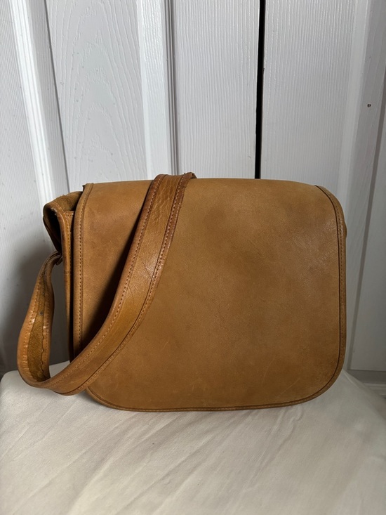 Coach Handbags - Vintage 1970’s Coach Classic Pouch, New York City!
